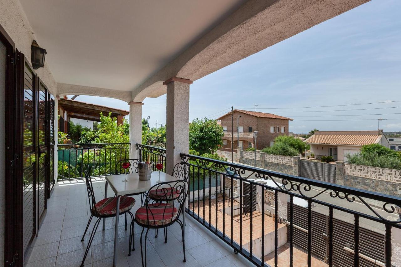 Villa Lilia Vilanova i la Geltrú Exteriör bild